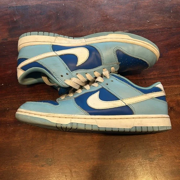 Size 7 argon Nike dunk in good condition!